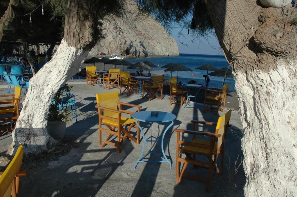 Located By The Sea One Beachfront Private Captain Lazaros Pool Villa With Loft In 750Sqm Spacious Private Plot-Jacuzzi-Sunrelax-Furnished Terace-Gazebo-Private Parking,Sleep 3 Adults And 2 Children, Just Steps From The Black Beach-Seaview ペリッサ エクステリア 写真