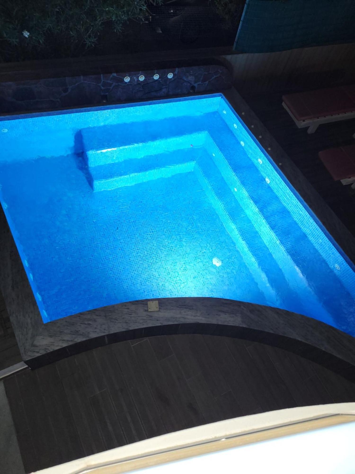 Located By The Sea One Beachfront Private Captain Lazaros Pool Villa With Loft In 750Sqm Spacious Private Plot-Jacuzzi-Sunrelax-Furnished Terace-Gazebo-Private Parking,Sleep 3 Adults And 2 Children, Just Steps From The Black Beach-Seaview ペリッサ エクステリア 写真