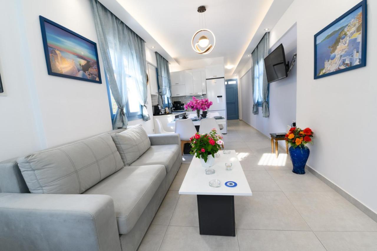 Located By The Sea One Beachfront Private Captain Lazaros Pool Villa With Loft In 750Sqm Spacious Private Plot-Jacuzzi-Sunrelax-Furnished Terace-Gazebo-Private Parking,Sleep 3 Adults And 2 Children, Just Steps From The Black Beach-Seaview ペリッサ エクステリア 写真