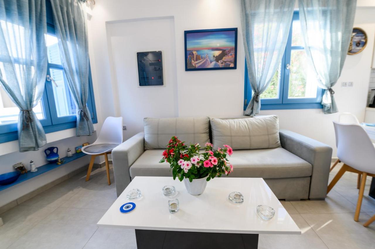Located By The Sea One Beachfront Private Captain Lazaros Pool Villa With Loft In 750Sqm Spacious Private Plot-Jacuzzi-Sunrelax-Furnished Terace-Gazebo-Private Parking,Sleep 3 Adults And 2 Children, Just Steps From The Black Beach-Seaview ペリッサ エクステリア 写真